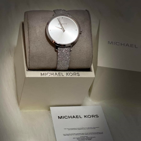 MICHAEL KORS GLITTERY LADIES WATCH - Picture 6 of 7